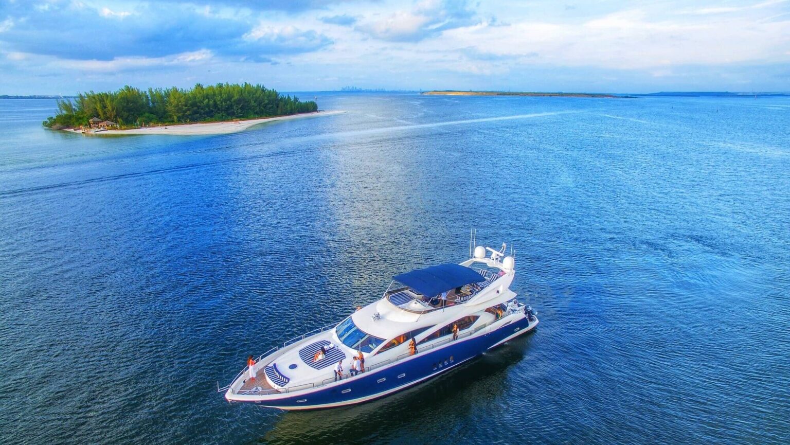 yacht charter harbour island